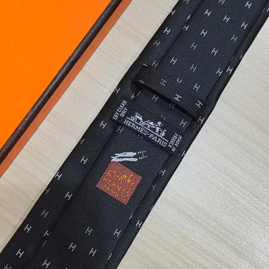 [BUNJANG] Hermes H Pattern Tie (Black) / 에르메스 H 패턴넥타이 (블랙)