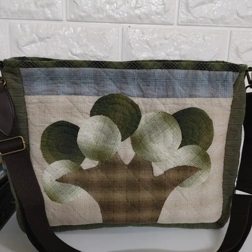 [BUNJANG] Handmade Quilt Crossbody Bag / 퀼트핸드메이드가방