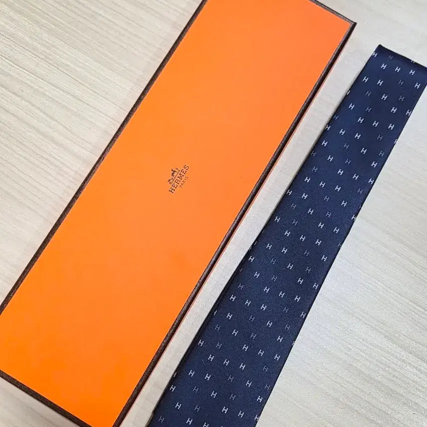 [BUNJANG] 에르메스 HERMES H 로고 네이비 (넥타이) / 에르메스 HERMES H 로고 네이비 (넥타이)