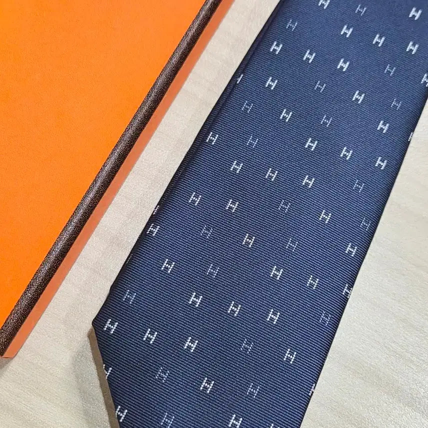 [BUNJANG] 에르메스 HERMES H 로고 네이비 (넥타이) / 에르메스 HERMES H 로고 네이비 (넥타이)