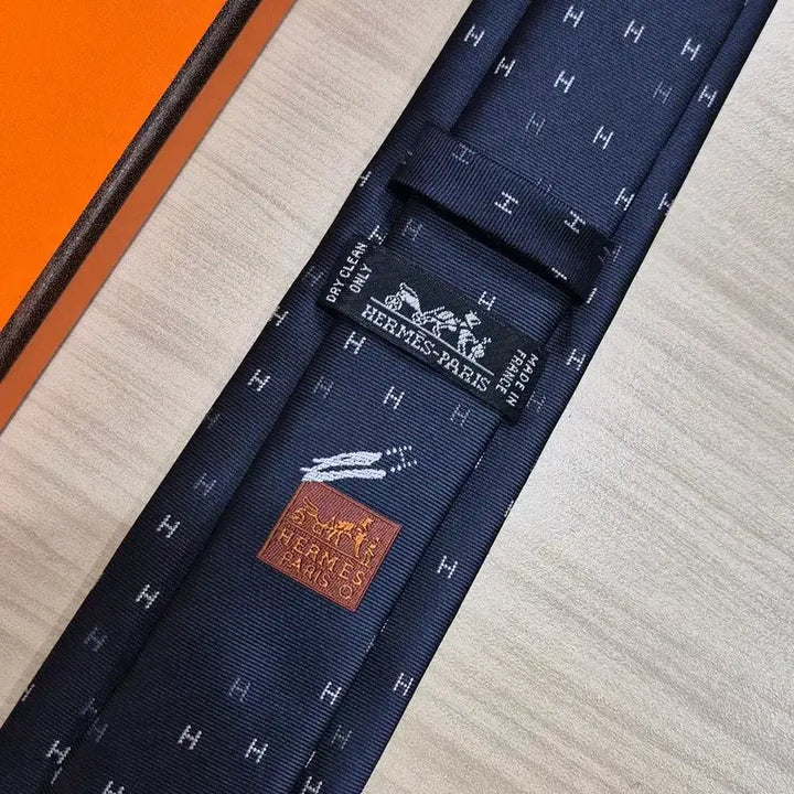 [BUNJANG] 에르메스 HERMES H 로고 네이비 (넥타이) / 에르메스 HERMES H 로고 네이비 (넥타이)