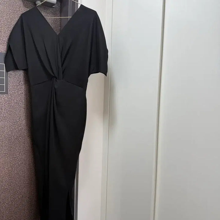 [BUNJANG] KIIMA Black V-Neck Drape Long Dress / KIIMA 블랙 브이넥 꼬임 드레이핑 롱 원피스