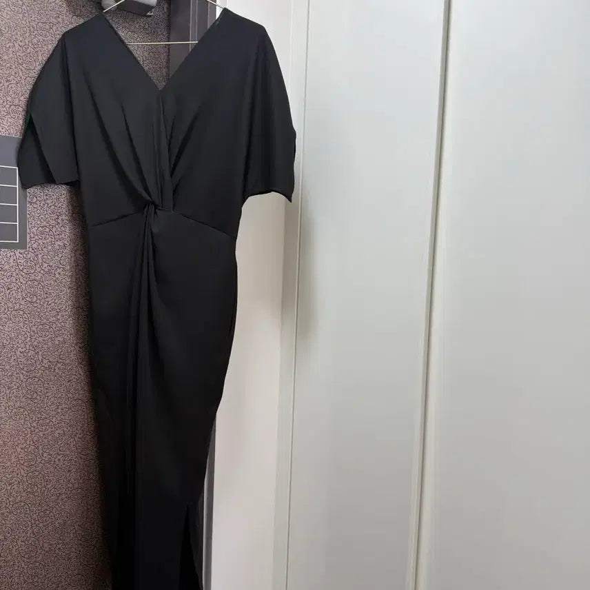 [BUNJANG] KIIMA Black V-Neck Drape Long Dress / KIIMA 블랙 브이넥 꼬임 드레이핑 롱 원피스