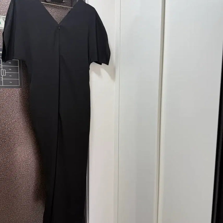 [BUNJANG] KIIMA Black V-Neck Drape Long Dress / KIIMA 블랙 브이넥 꼬임 드레이핑 롱 원피스