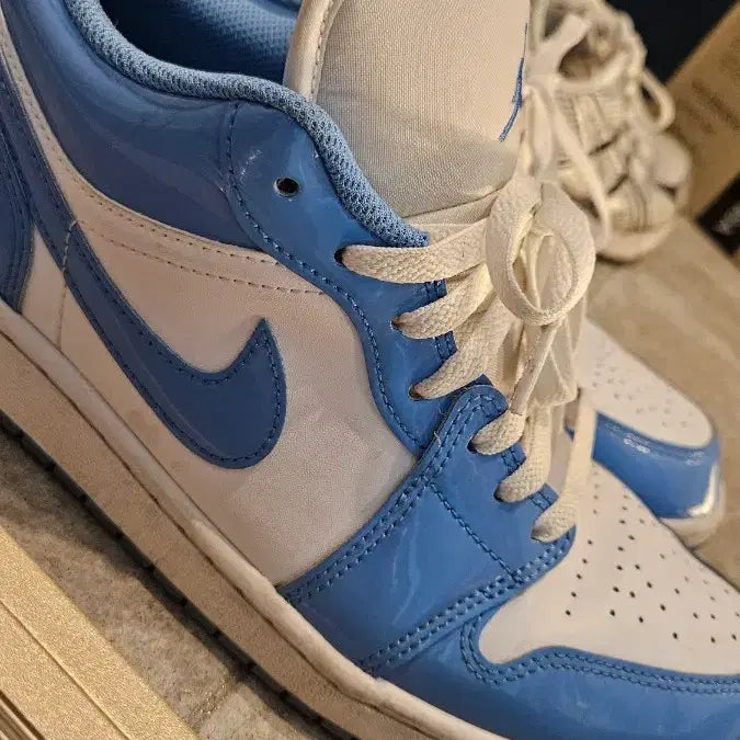 [BUNJANG] Nike Air Jordan 1 Low Sky Blue Sneakers / 나이키 에어 조던 1 로우 스카이 블루 280mm