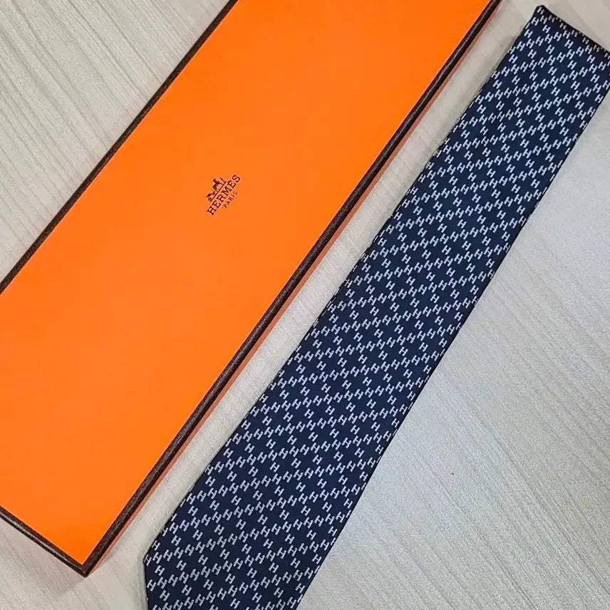 [BUNJANG] 에르메스 HERMES H패턴 넥타이(네이비) / 에르메스 HERMES H패턴 넥타이(네이비)