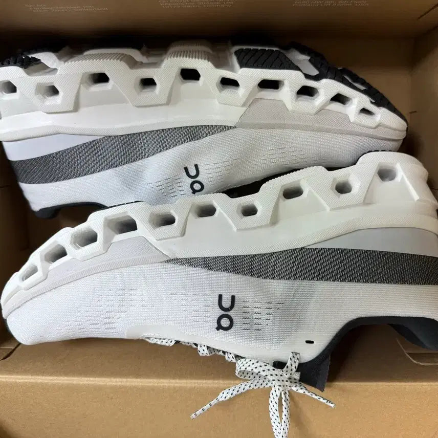 [BUNJANG] On Running Cloudmonster 2 White Frost Sneakers (US 10.5) / On 온러닝 클라우드 몬스터2 새상품 285