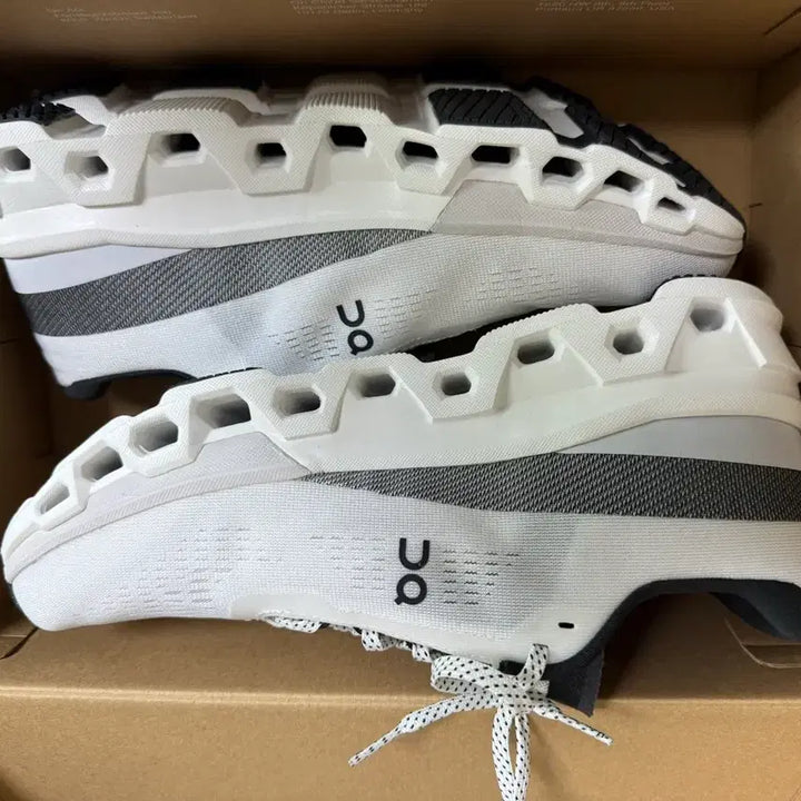 [BUNJANG] On Running Cloudmonster 2 White Frost Sneakers (US 10.5) / On 온러닝 클라우드 몬스터2 새상품 285