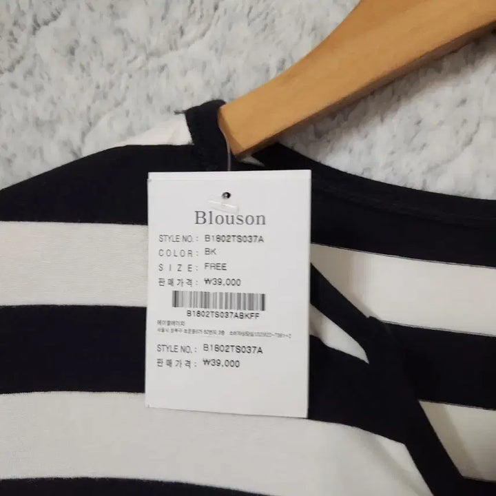 [SOLD OUT] 146A [F] 새제품  Blouson 여성 긴팔 티셔츠