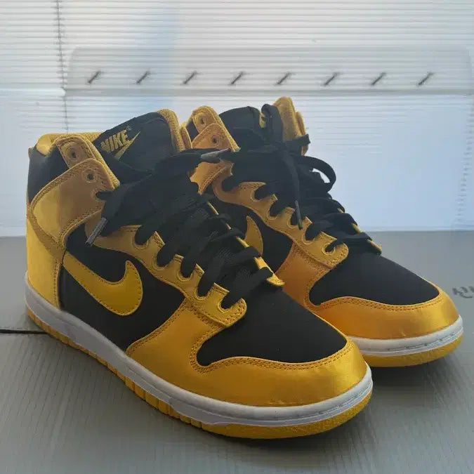 [BUNJANG] Nike Dunk High Yellow/Black Sneakers / 새상품) 나이키 덩크 하이 옐로우/블랙 230mm