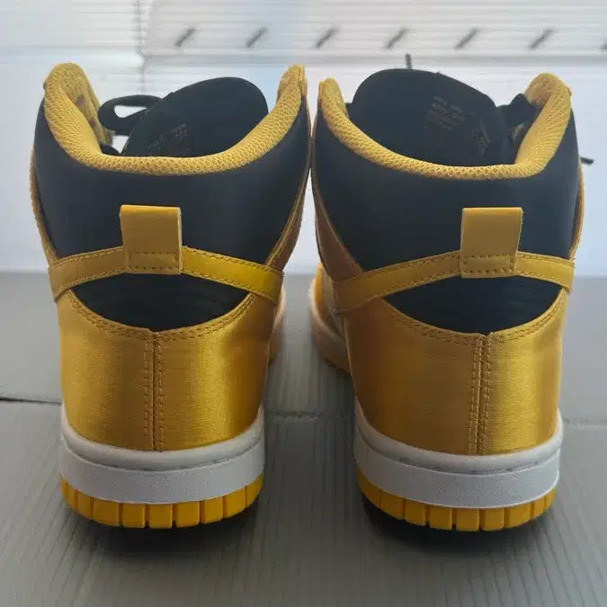 [BUNJANG] Nike Dunk High Yellow/Black Sneakers / 새상품) 나이키 덩크 하이 옐로우/블랙 230mm