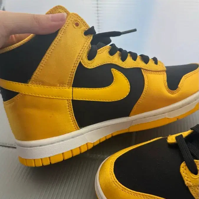 [BUNJANG] Nike Dunk High Yellow/Black Sneakers / 새상품) 나이키 덩크 하이 옐로우/블랙 230mm