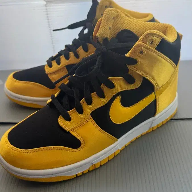 [BUNJANG] Nike Dunk High Yellow/Black Sneakers / 새상품) 나이키 덩크 하이 옐로우/블랙 230mm