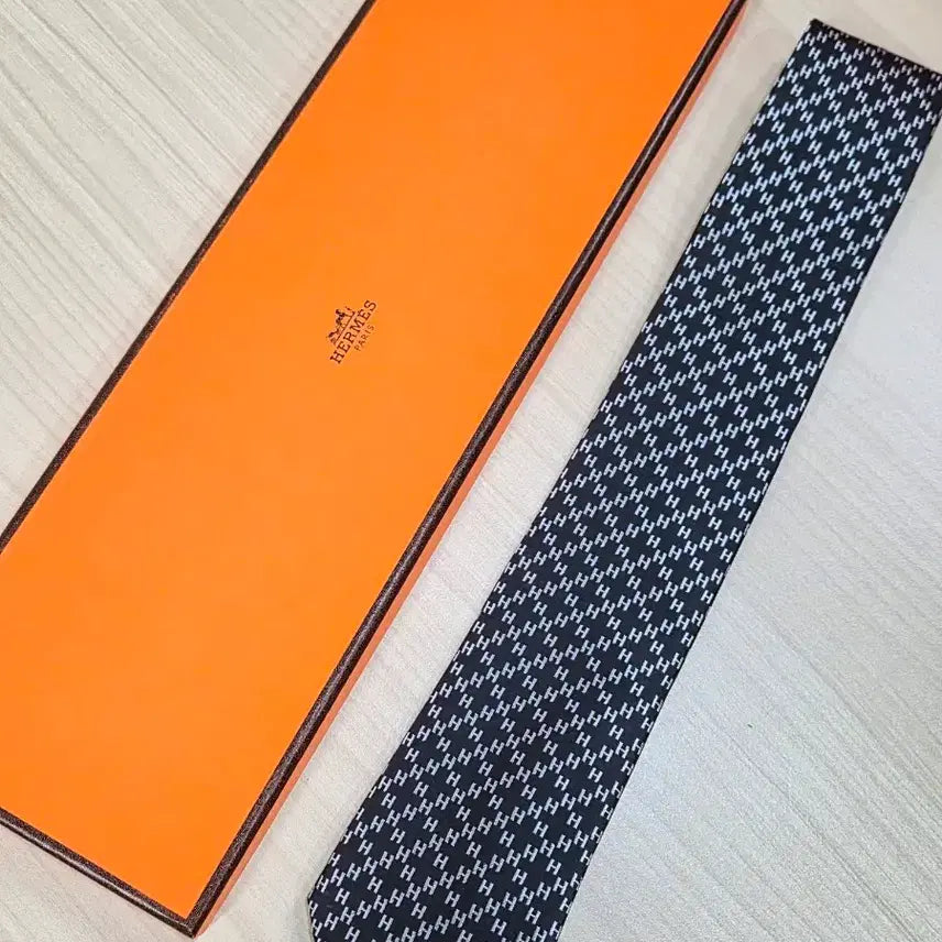 [BUNJANG] 에르메스 HERMES H패턴 넥타이(블랙) / 에르메스 HERMES H패턴 넥타이(블랙)