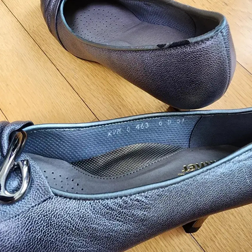 [SOLD OUT] 미착용) 바이네르 쥬얼장식 펌프스 235 230