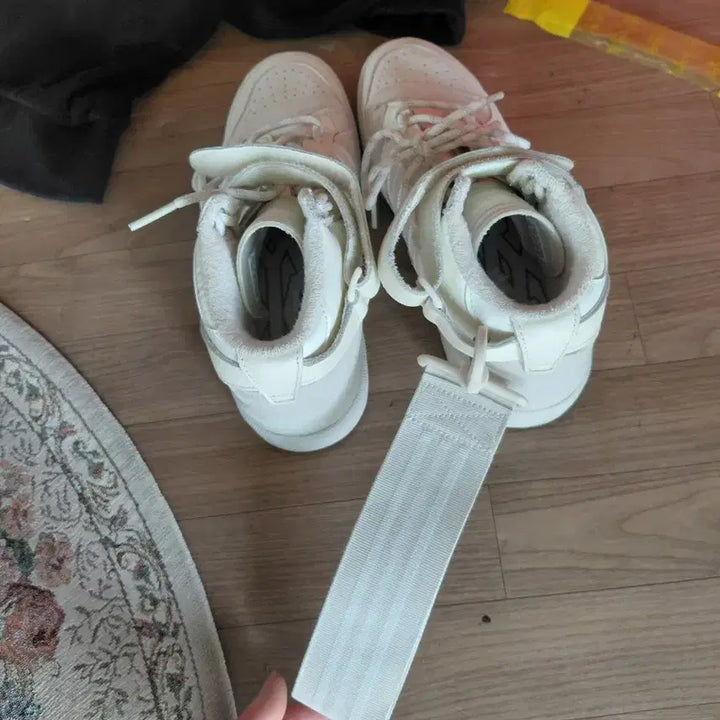 [BUNJANG] Adidas Ivy Park Collaboration Sneakers / 아디다스신발250