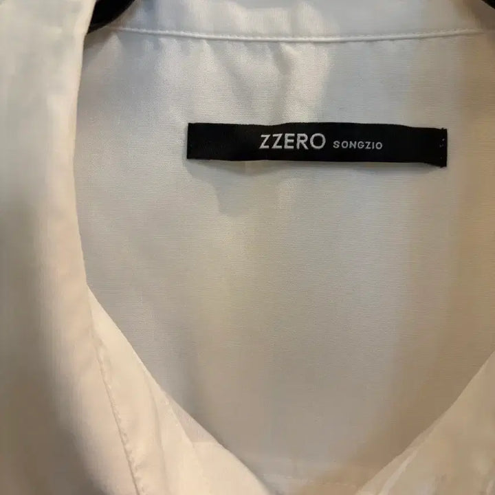 [BUNJANG] ZZERO 화이트 셔츠 + 고양이 자수 / ZZERO 화이트 셔츠 + 고양이 자수