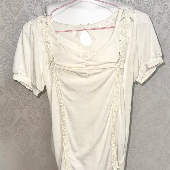 [BUNJANG] Liz Lisa Ivory Lace Vintage Short Sleeve T-shirt / Liz lisa 리즈리사 일본 빈티지 아이보리 레이스 반팔 티셔츠