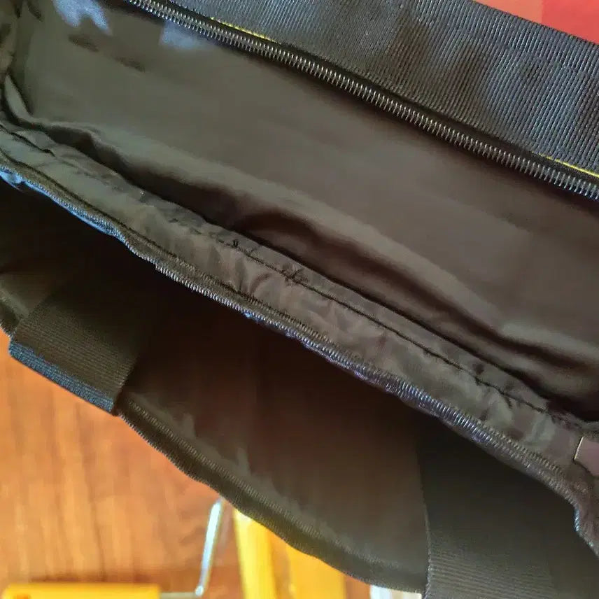 [BUNJANG] Johnnie Walker Keep Walking Taipei Bag / 조니워커 킵워킹 타이베이 가방 술보관