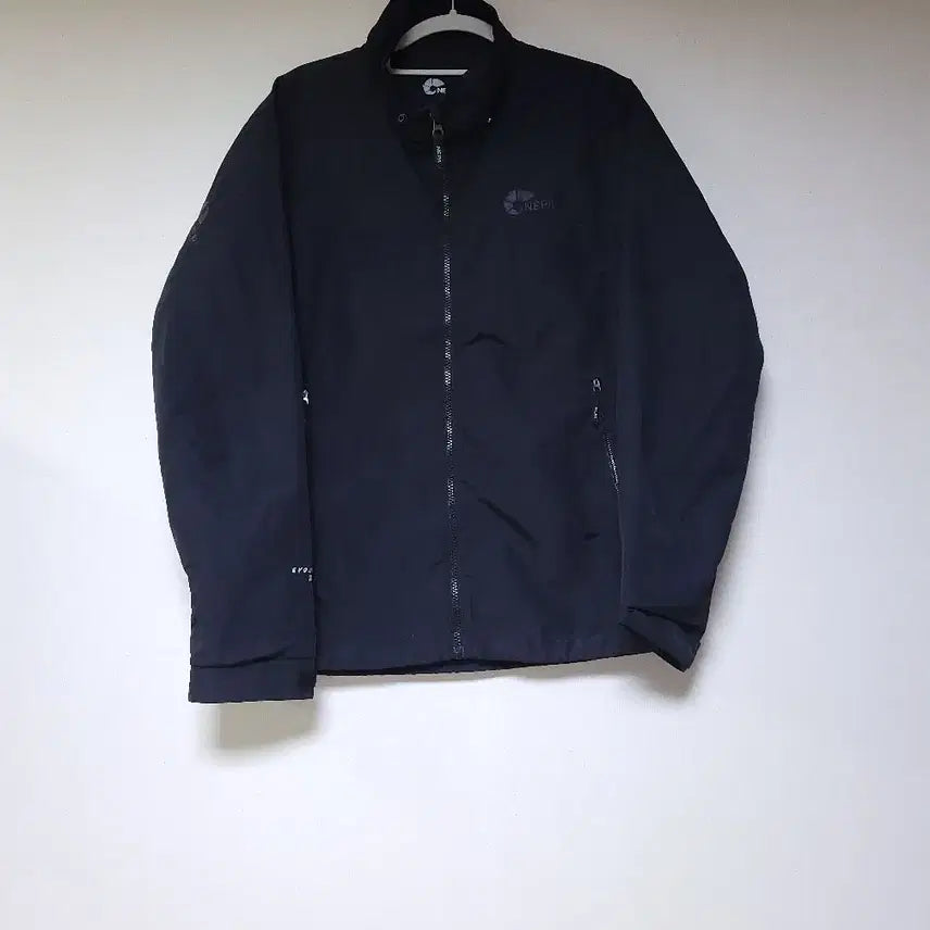 [BUNJANG] Nepa Evolution Black Windbreaker Jacket (Size 95/M) / 네파 에볼루션 블랙 바람막이 자켓 (사이즈95/M)