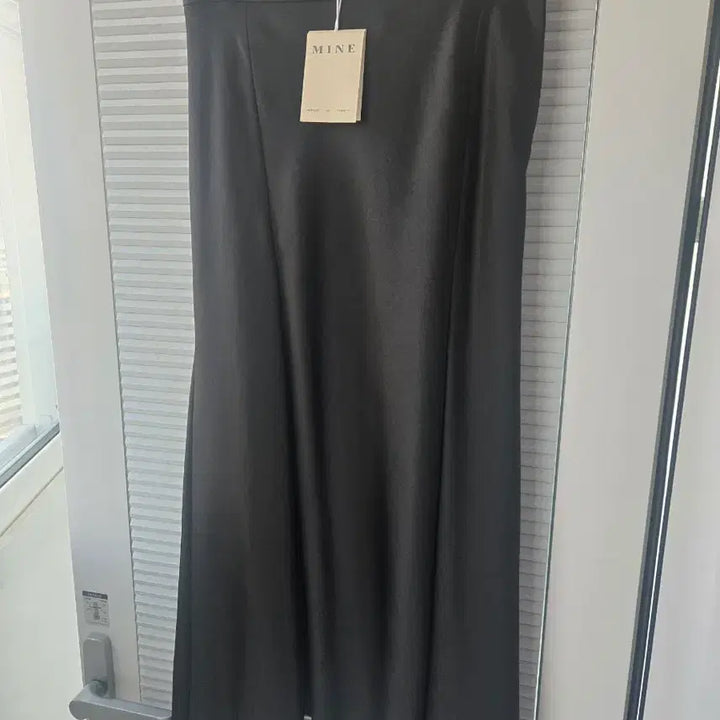 [BUNJANG] MINE Black Midi Long Skirt / 한섬 2025MINE 블랙 롱 스커트 새상품