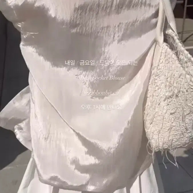 [BUNJANG] Ribbonbit Maze Pocket Blouse - Ivory / 리본빛 메이즈 포켓 블라우스 / 아이보리