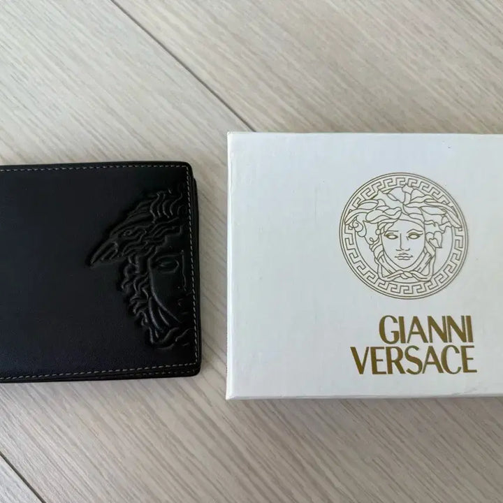 [BUNJANG] Gianni Versace Bi-Fold Wallet / 지아니 베르사체 반지갑