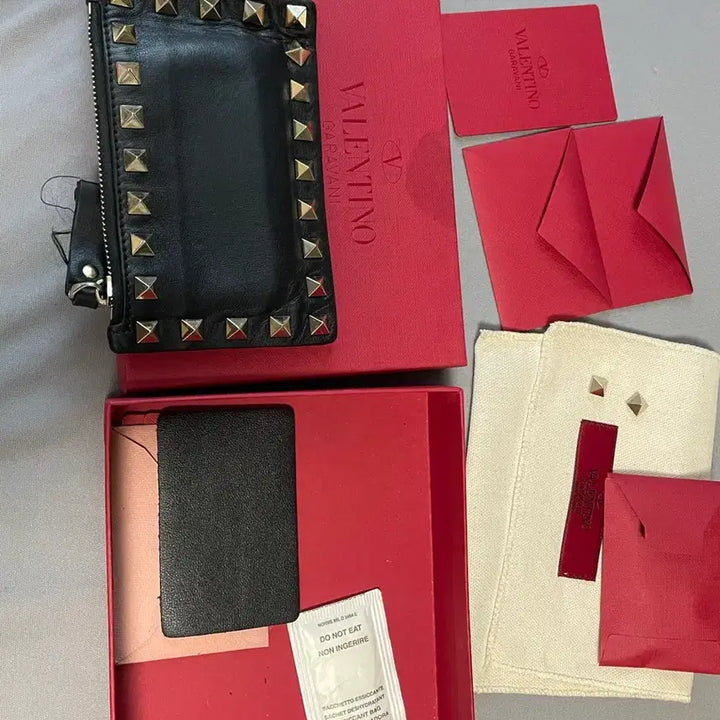[BUNJANG] Valentino Rockstud Card Holder Black / 발렌티노 락스터드 카드지갑 블랙