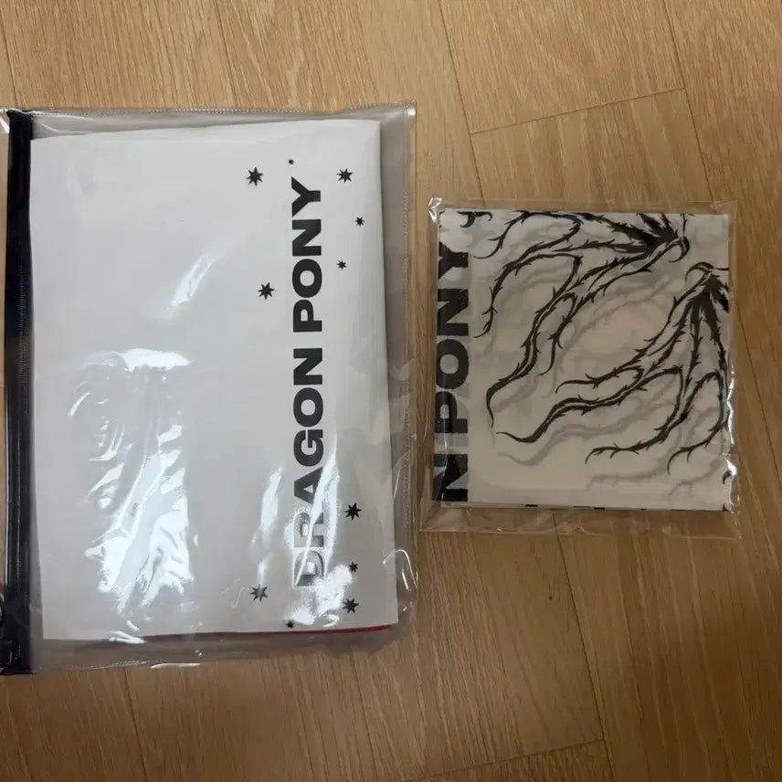 [BUNJANG] Dragon Pony 1st Anniversary Bandana and Slogan / 드래곤포니 1주년 슬로건+반다나