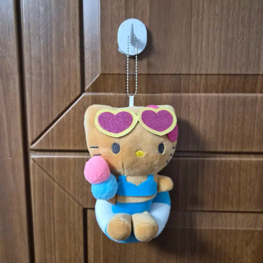 [BUNJANG] Kitty Tubing Keychain / 튜브 태닝 키티 키링
