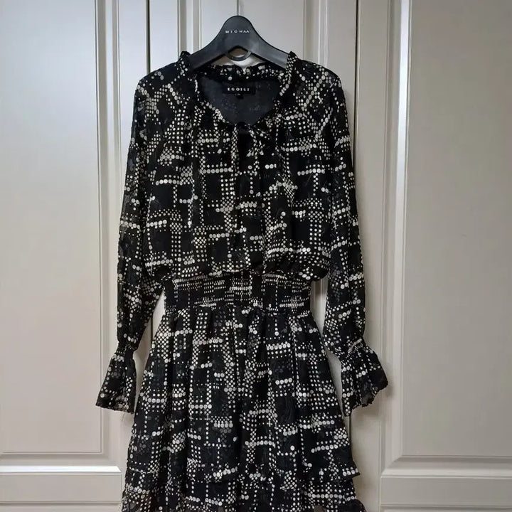 [BUNJANG] Egoist Black and White Chiffon Dress / 에고이스트 긴팔 블랙앤화이트 쉬폰원피스 55