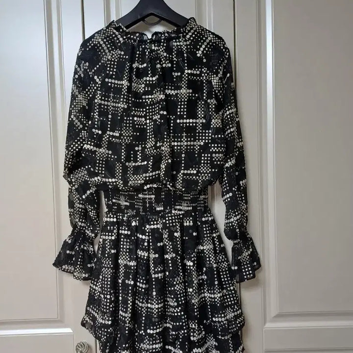 [BUNJANG] Egoist Black and White Chiffon Dress / 에고이스트 긴팔 블랙앤화이트 쉬폰원피스 55