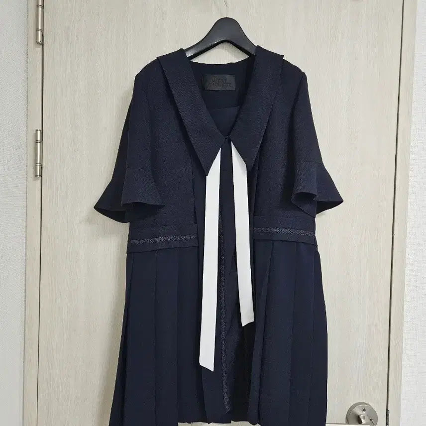 [SOLD OUT] 하객룩 럭키슈에뜨 네이비 플리츠 세일러 원피스(착용샷o)
