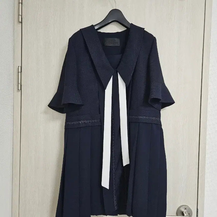 [SOLD OUT] 하객룩 럭키슈에뜨 네이비 플리츠 세일러 원피스(착용샷o)