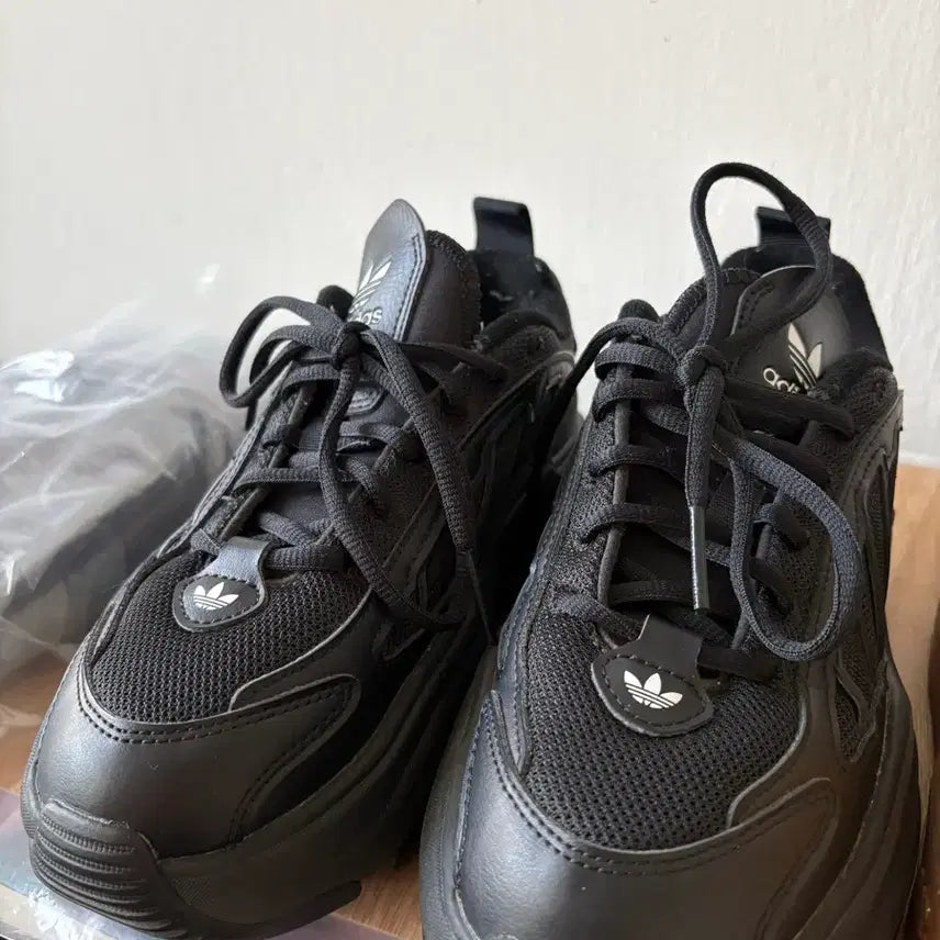 [SOLD OUT] 아디다스 오즈가이아 블랙 235