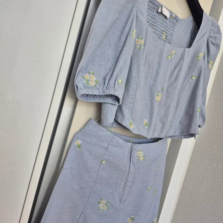 [BUNJANG] MNG Floral Crop Set / MNG 망고 플로럴 크롭셋트