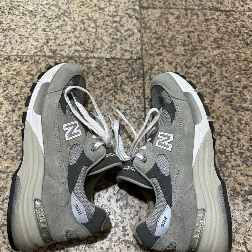 [SOLD OUT] 뉴발란스 992 코어 260사이즈