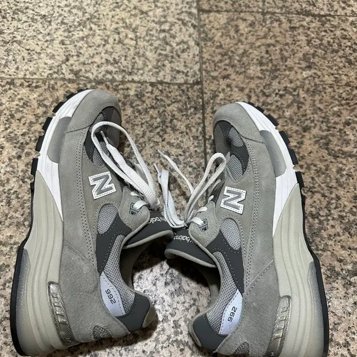 [SOLD OUT] 뉴발란스 992 코어 260사이즈