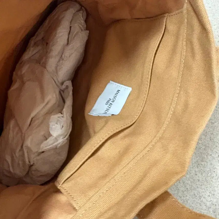 [SOLD OUT] 메종키츠네 크로스도트백 미사용제품