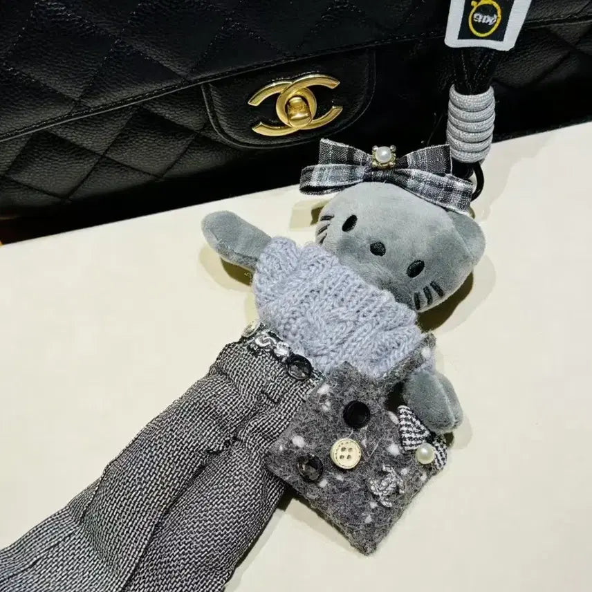 [SOLD OUT] 샤넬 안개 회색 헬로키티 키링 키홀더 차 키링 가방 액세서리