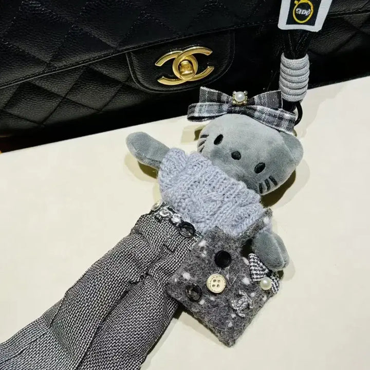 [SOLD OUT] 샤넬 안개 회색 헬로키티 키링 키홀더 차 키링 가방 액세서리