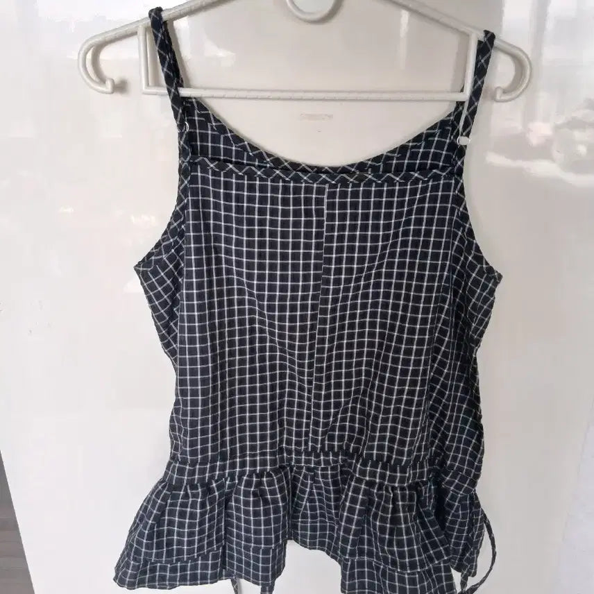 [SOLD OUT] 체크 끈나시 블라우스 페플럼 스타일