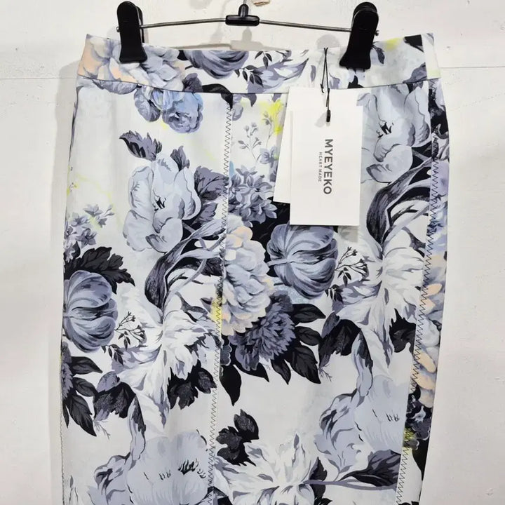 [SOLD OUT] MYEYEKO 마이아이코  플라워 패턴 스커트