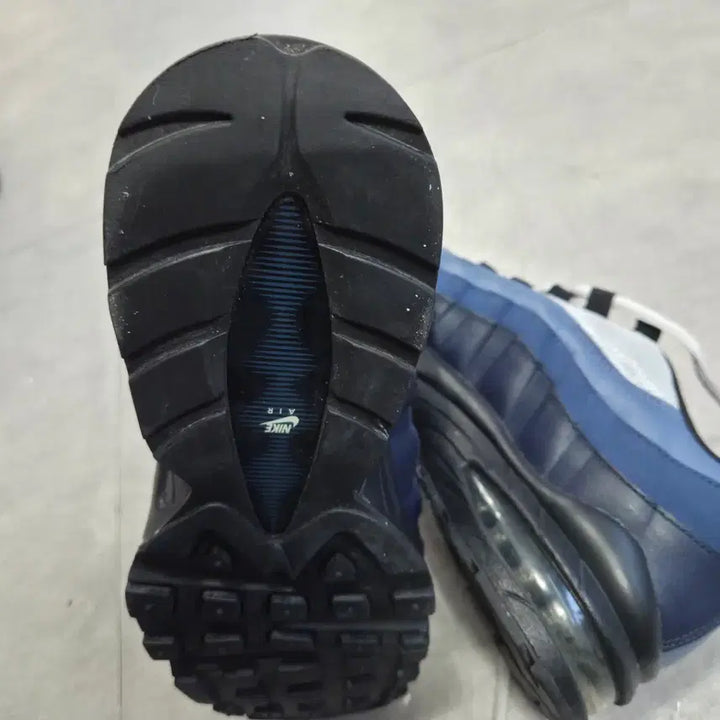 [BUNJANG] Nike Air Max 95 (230) Sneakers / 나이키 에어맥스 95  905348-021(230)