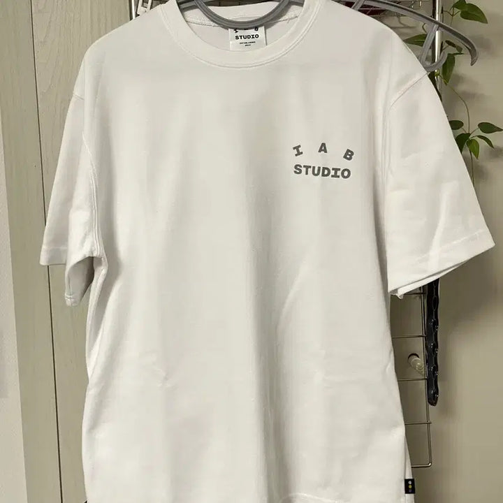 [BUNJANG] IAB Studio White Gray T-shirt / 아이앱 스튜디오 티셔츠 화이트 그레이m 새제품
