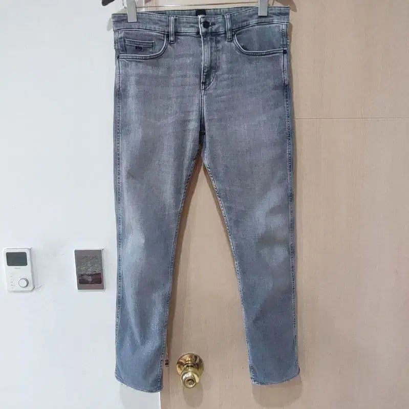 [SOLD OUT] 휴고보스 매장판 그레이 데님 청바지 32