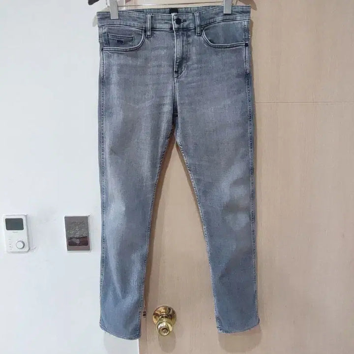 [SOLD OUT] 휴고보스 매장판 그레이 데님 청바지 32