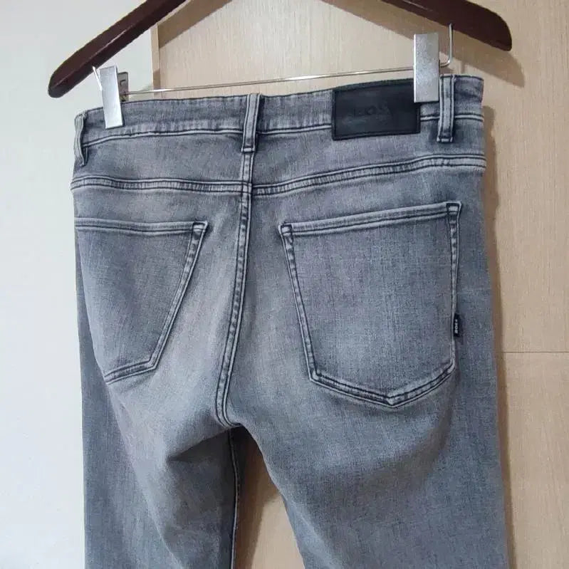 [SOLD OUT] 휴고보스 매장판 그레이 데님 청바지 32