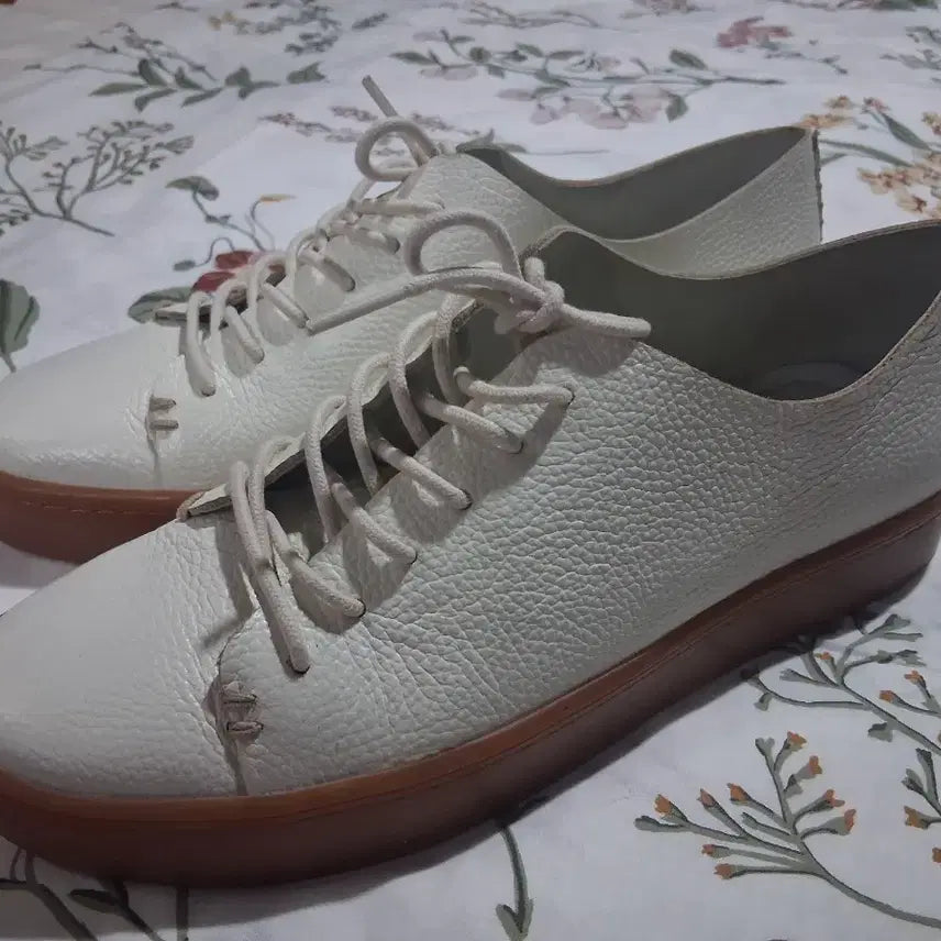 [BUNJANG] Quieron Quebec Shoes Leather Sneakers (Size 240-245) / 쿠에론 퀘벡 슈즈 가죽 운동화(240-245 싸이즈)