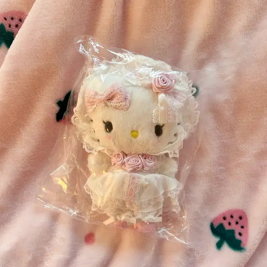 [BUNJANG] Sanrio Hello Kitty White Frill Wedding Mascot Doll / 산리오 화이트프릴 키티 마스코트 헬로키티 웨딩 인형